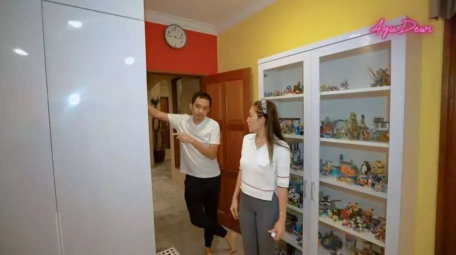 10 Potret Rumah Masa Kecil Regi Datau Suami Ayu Dewi, Super Mewah, Ternyata Anak Sultan!