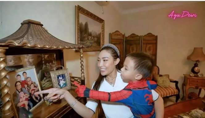 10 Potret Rumah Masa Kecil Regi Datau Suami Ayu Dewi, Super Mewah, Ternyata Anak Sultan!