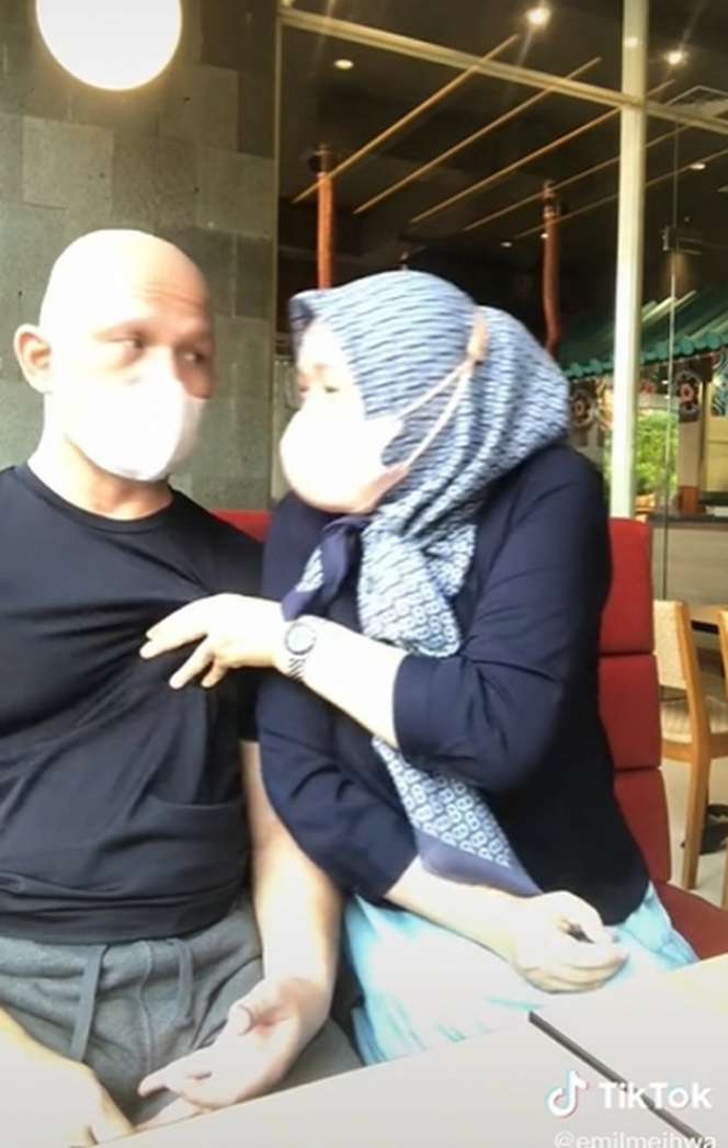 Ingat Harry Pantja, Presenter Horor Dunia Lain? Tak Bisa Jalan Karena Terserang Stroke, Terungkap Kondisinya Sekarang