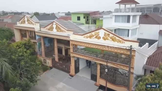 Viral! 10 Potret Rumah Mewah Tiktoker Alam Nur, Bak Hunian Bangsawan, Emas Bertaburan!