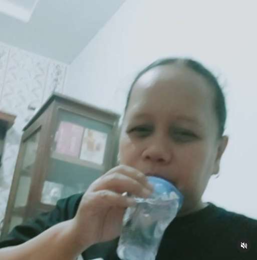 6 Potret Rumah Ceu Edoh `Preman Pensiun` yang Sederhana, Dulu Penjual Serabi, Kini Jadi Artis Ternama!
