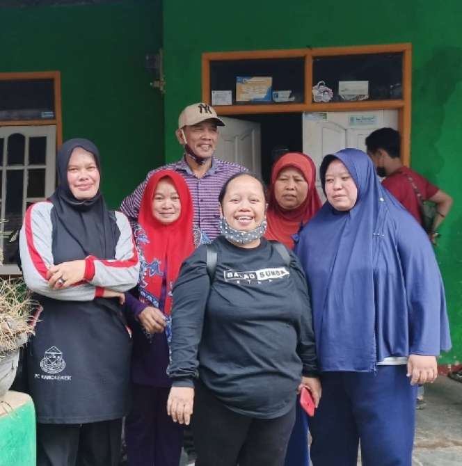6 Potret Rumah Ceu Edoh `Preman Pensiun` yang Sederhana, Dulu Penjual Serabi, Kini Jadi Artis Ternama!