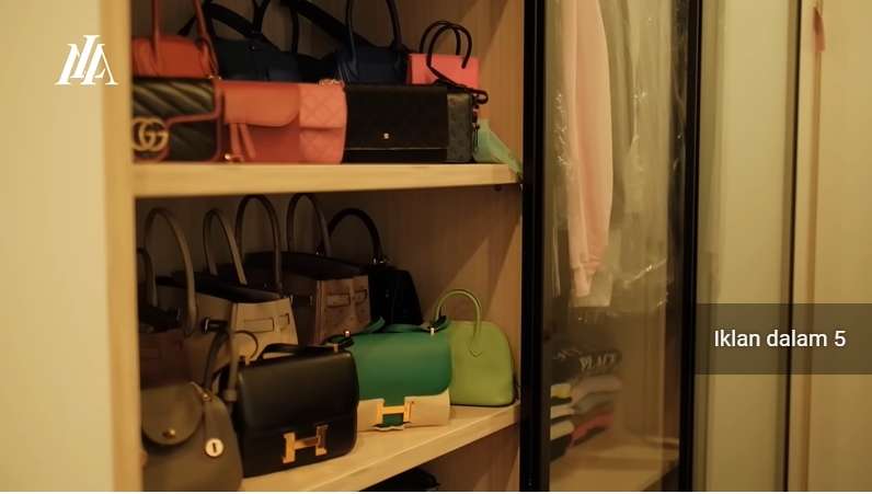 10 Potret Kamar Nikita Mirzani yang Mewah & Penuh Barang Branded, Koleksi di Mall Tak Ada Apa-Apanya!