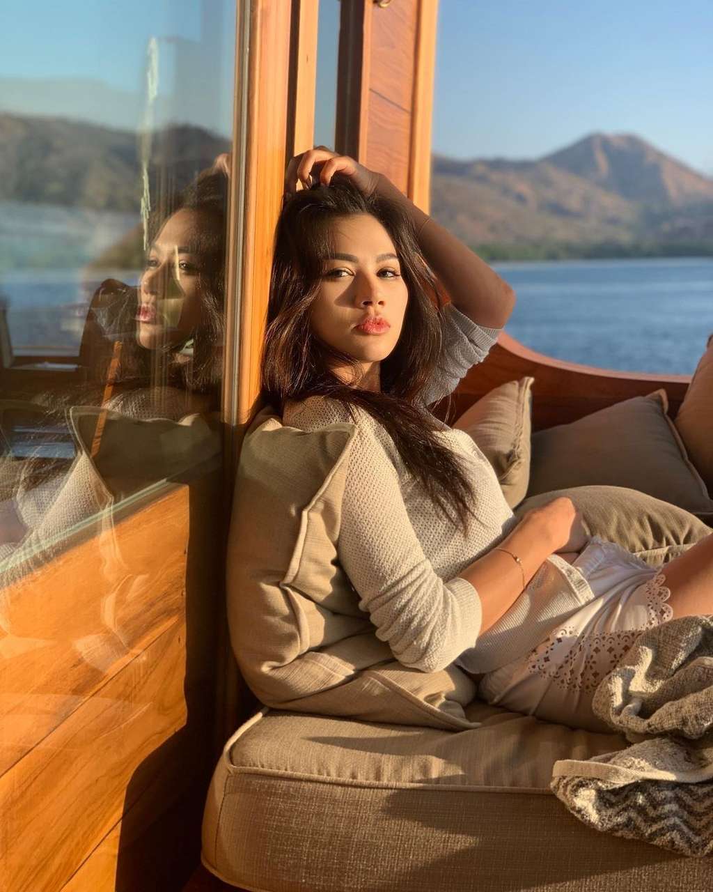 Potret Menawan Adinda Bakrie, Hot Mom Miliuner 3 Anak