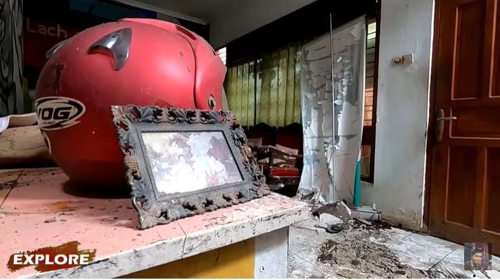 Potret Rumah Mewah Terbengkalai, di Dalamnya Ada Puluhan Emas Asli!