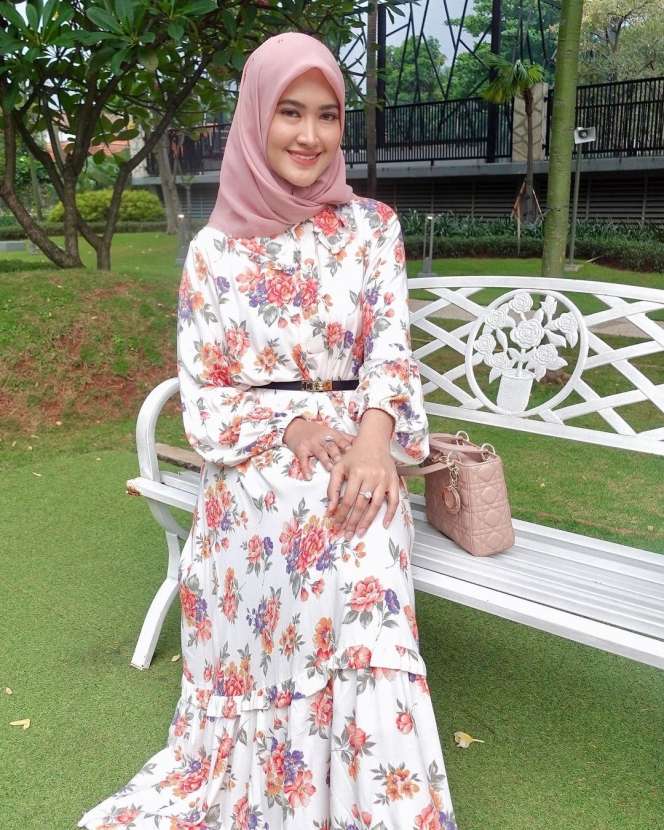 Potret Cantiknya Lisya Nurrahmi, Istri Tommy Kurniawan yang Jarang Tersorot