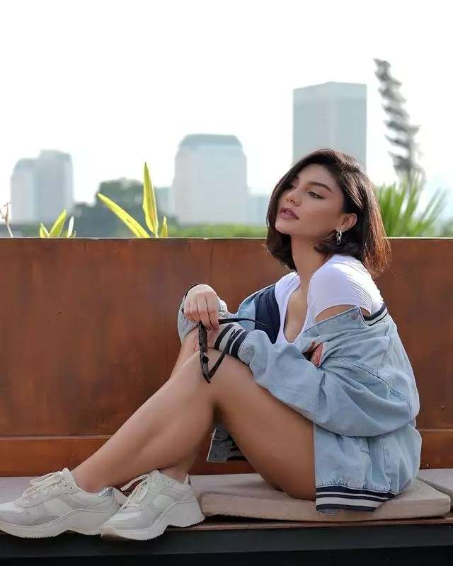 10 Potret Jihane Almira Usai Potong Rambut Pendek Ala Artis 90-an, Mirip Kylie Jenner, Hot Abis!