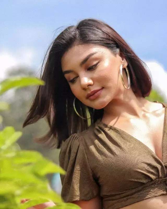 10 Potret Jihane Almira Usai Potong Rambut Pendek Ala Artis 90-an, Mirip Kylie Jenner, Hot Abis!