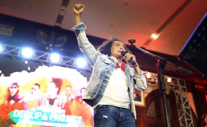 Gandeng Tata Janeeta, Deolipa Gelar Konser di Bandung Sambil Bagi-bagi iPhone