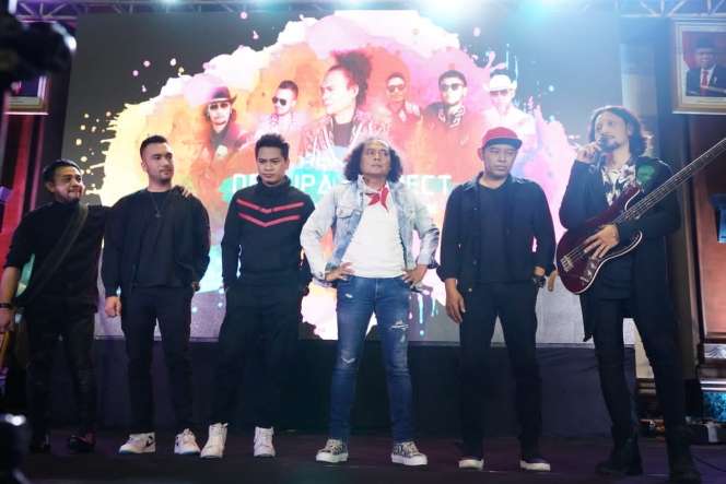 Gandeng Tata Janeeta, Deolipa Gelar Konser di Bandung Sambil Bagi-bagi iPhone
