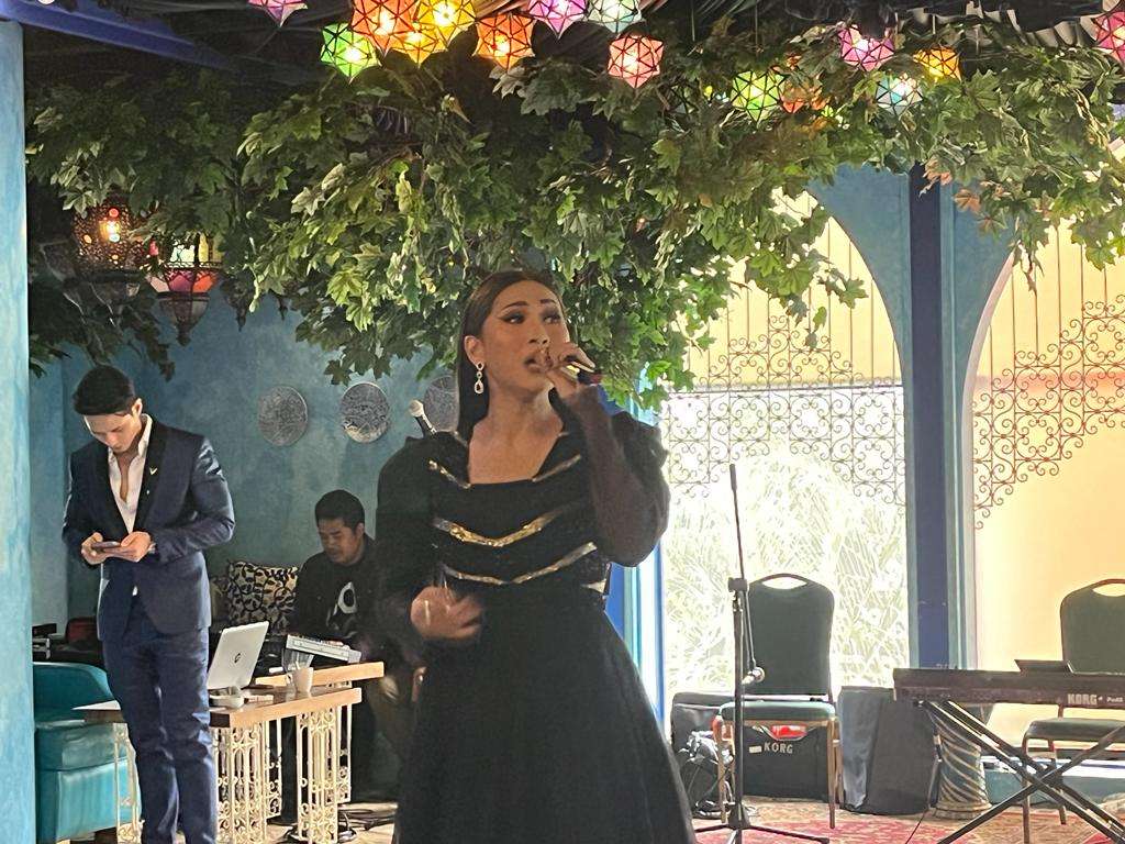 Gandeng Tata Janeeta, Deolipa Gelar Konser di Bandung Sambil Bagi-bagi iPhone