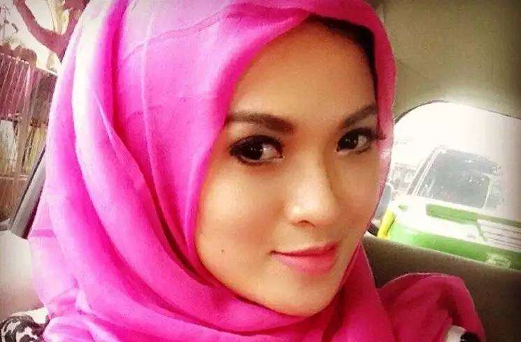 Potret Transformasi Delia Septianti eks Vokalis Ecoutez, Selalu Update Tren Hijab Kekinian