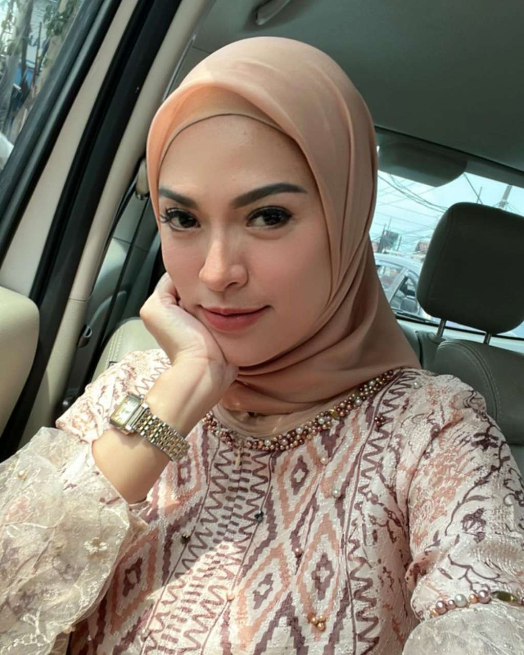 Potret Transformasi Delia Septianti eks Vokalis Ecoutez, Selalu Update Tren Hijab Kekinian