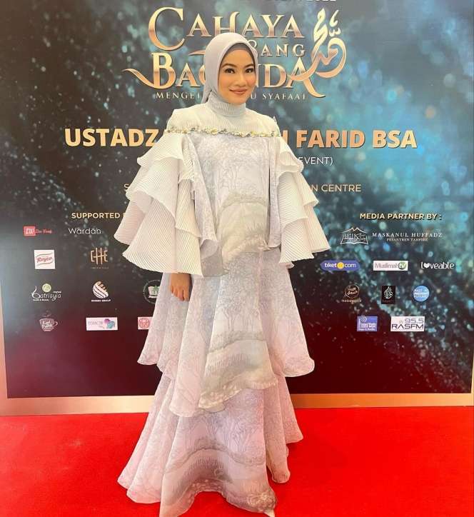 Tampil Berhijab, Titi Kamal sampai Trending