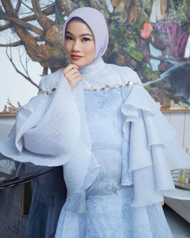 Tampil Berhijab, Titi Kamal sampai Trending