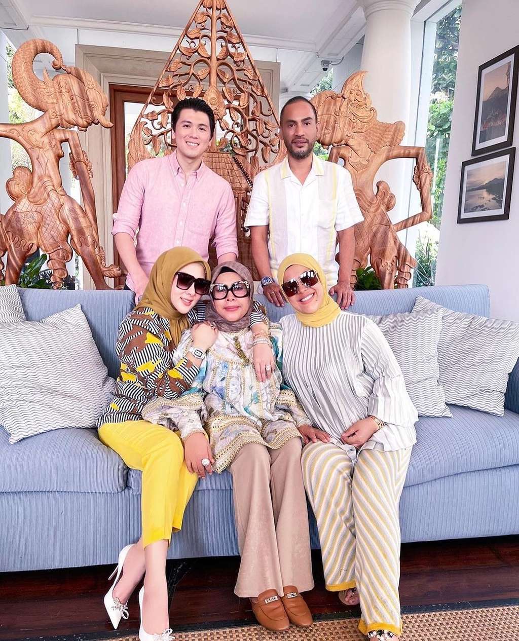 Momen Kedekatan Reino Barack dengan Ibunda Syahrini yang Jarang Tersorot