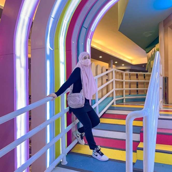 Pakai Celana Jeans bak ABG, Risty Tagor Tak Lagi Syar'i