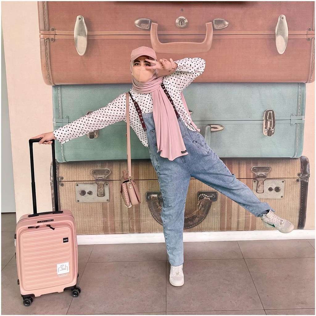 Pakai Celana Jeans bak ABG, Risty Tagor Tak Lagi Syar'i