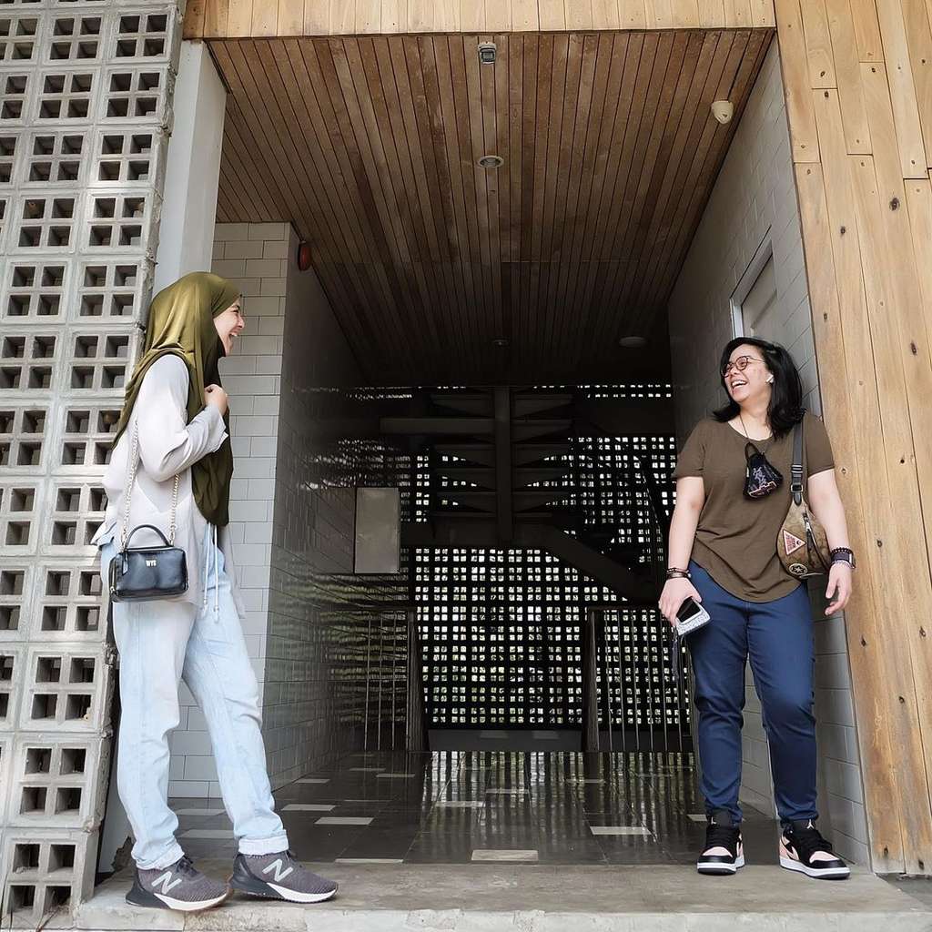 Pakai Celana Jeans bak ABG, Risty Tagor Tak Lagi Syar'i