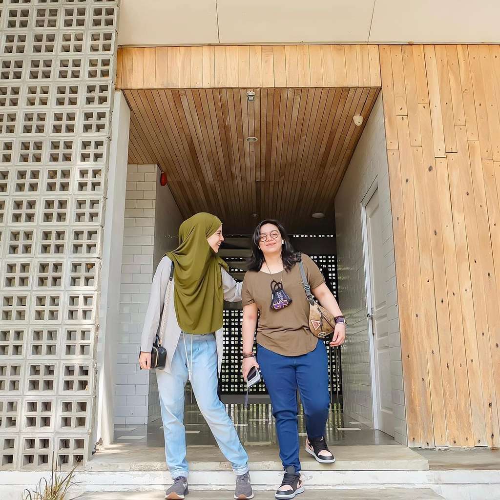 Pakai Celana Jeans bak ABG, Risty Tagor Tak Lagi Syar'i