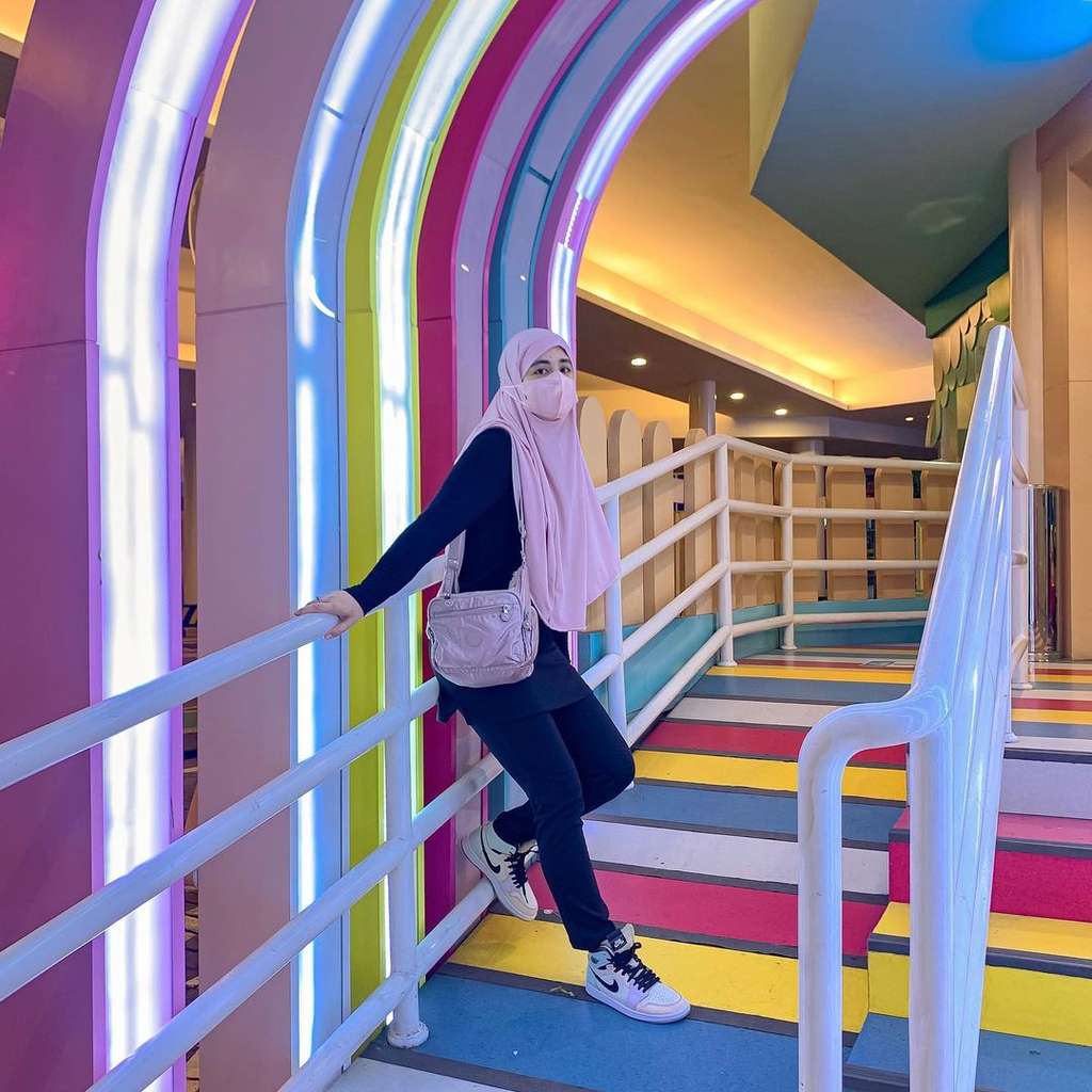 Pakai Celana Jeans bak ABG, Risty Tagor Tak Lagi Syar'i