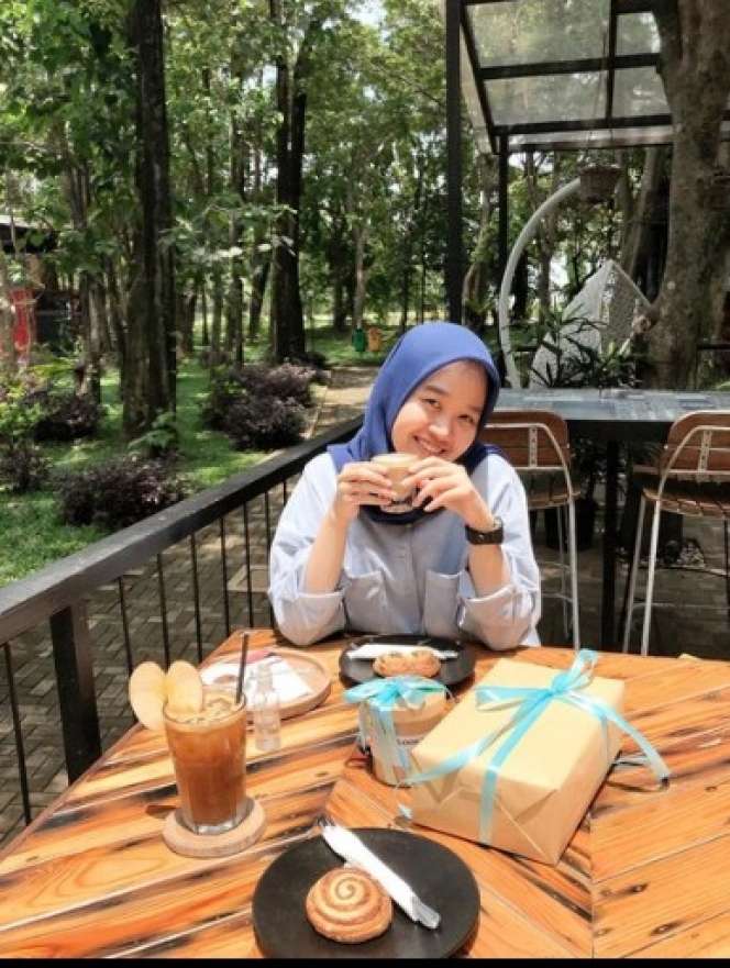 Adu Gaya Istri Komika yang Tampil Berhijab, Nggak Kalah Eksis dari Sang Suami!