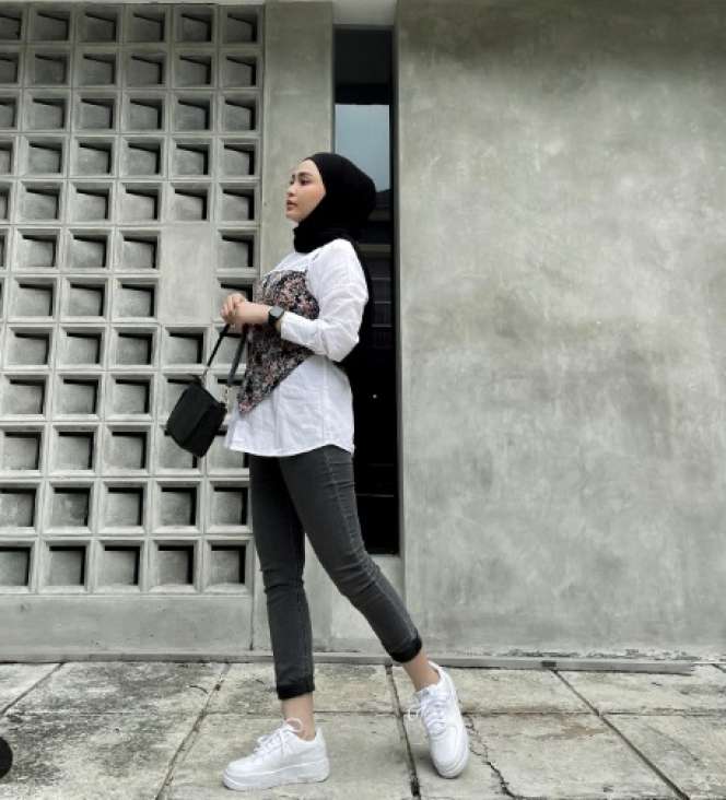 Adu Gaya Istri Komika yang Tampil Berhijab, Nggak Kalah Eksis dari Sang Suami!