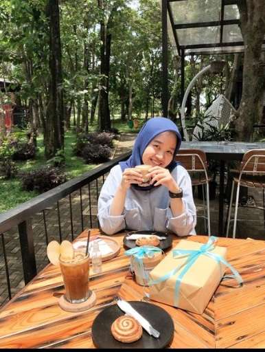 Adu Gaya Istri Komika yang Tampil Berhijab, Nggak Kalah Eksis dari Sang Suami!