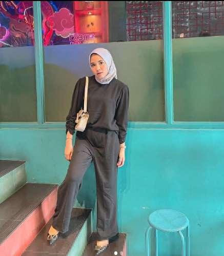 Adu Gaya Istri Komika yang Tampil Berhijab, Nggak Kalah Eksis dari Sang Suami!