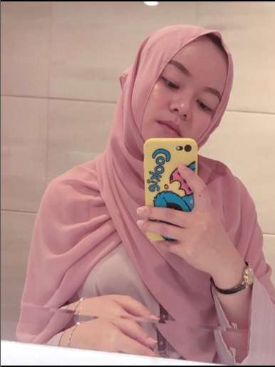 Adu Gaya Istri Komika yang Tampil Berhijab, Nggak Kalah Eksis dari Sang Suami!