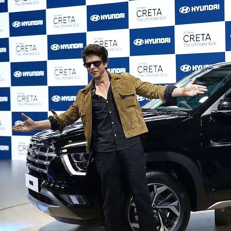 10 Potret Ganteng Shah Rukh Khan di Usia 57 Tahun, Awet Muda & Makin Karismatik!