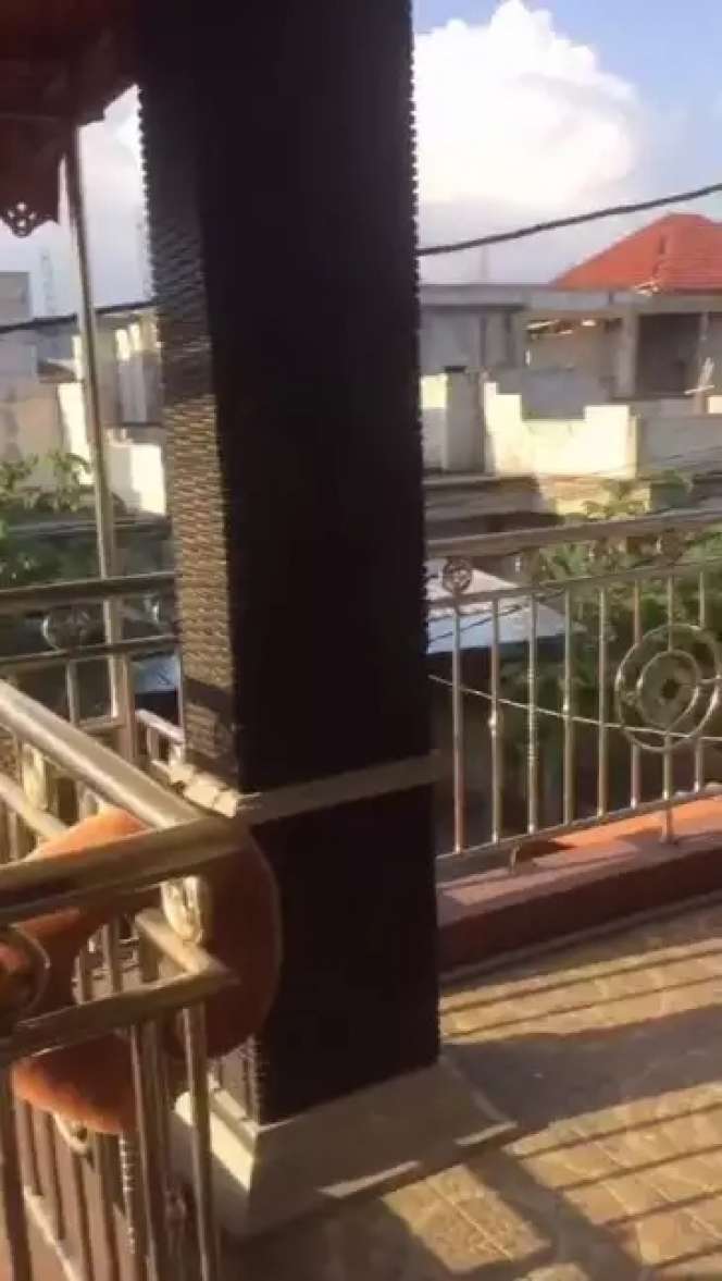 8 Potret Rumah Super Aneh yang Viral, Luarnya Mewah Bak Istana, Dalamnya Bikin Tepuk Jidat!