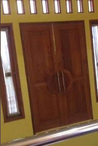 8 Potret Rumah Super Aneh yang Viral, Luarnya Mewah Bak Istana, Dalamnya Bikin Tepuk Jidat!