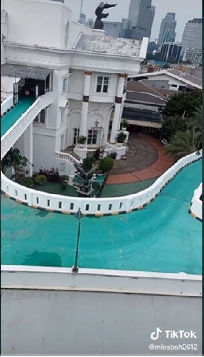 Viral Penampakan Jalan Aspal di Lantai 2 Rumah Sultan, Ternyata Jalur Mobil Golf, Lihat 8 Potretnya