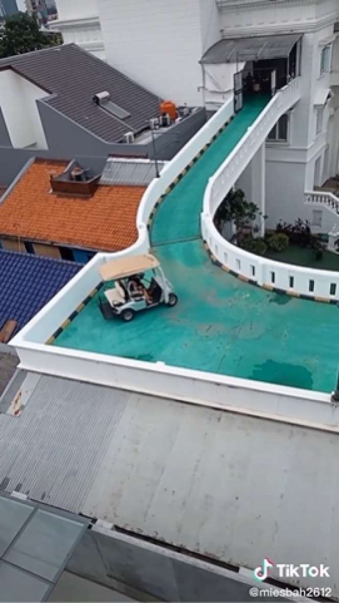 Viral Penampakan Jalan Aspal di Lantai 2 Rumah Sultan, Ternyata Jalur Mobil Golf, Lihat 8 Potretnya