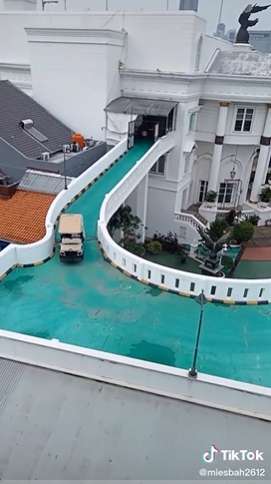 Viral Penampakan Jalan Aspal di Lantai 2 Rumah Sultan, Ternyata Jalur Mobil Golf, Lihat 8 Potretnya