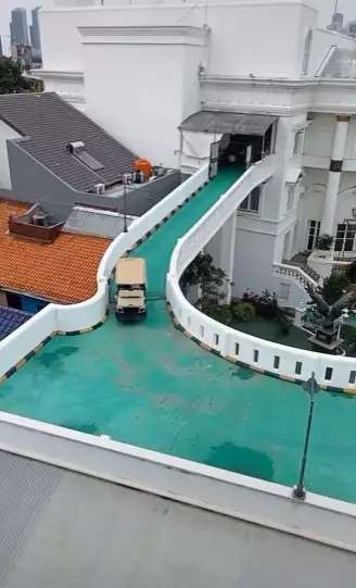 Viral Penampakan Jalan Aspal di Lantai 2 Rumah Sultan, Ternyata Jalur Mobil Golf, Lihat 8 Potretnya