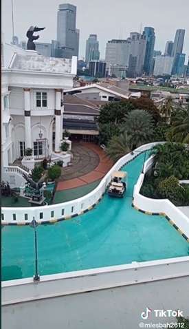 Viral Penampakan Jalan Aspal di Lantai 2 Rumah Sultan, Ternyata Jalur Mobil Golf, Lihat 8 Potretnya