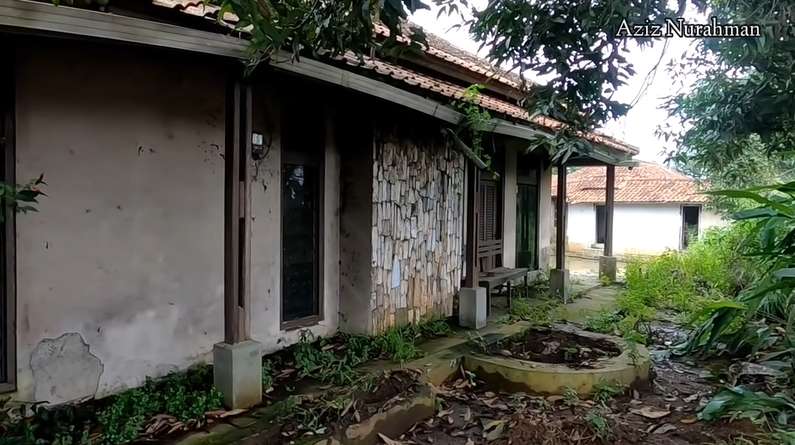 10 Potret Rumah Tua Terbengkalai 20 Tahun Milik Jenderal, Ngeri Ada Sumur Dalamnya Puluhan Meter!