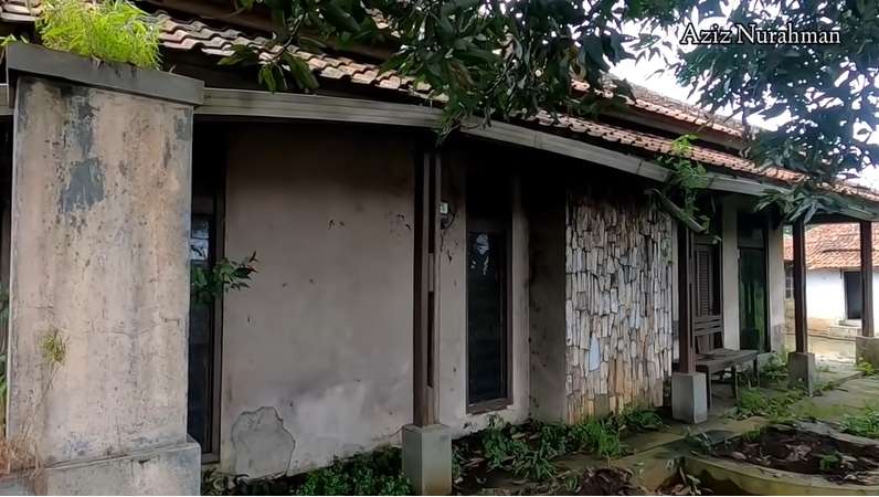 10 Potret Rumah Tua Terbengkalai 20 Tahun Milik Jenderal, Ngeri Ada Sumur Dalamnya Puluhan Meter!
