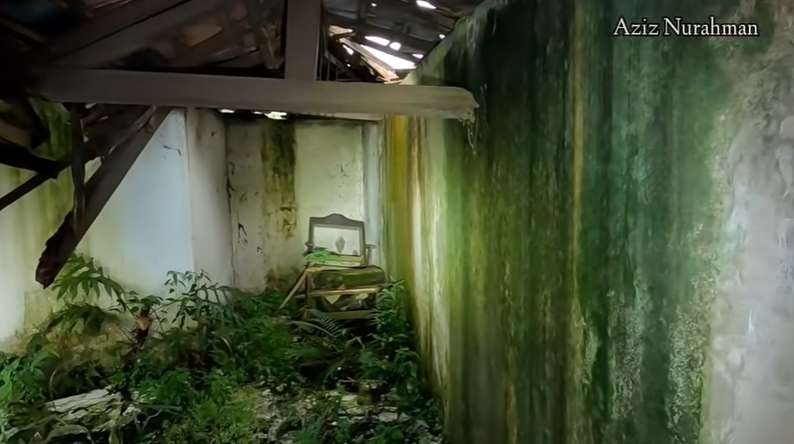 10 Potret Rumah Tua Terbengkalai 20 Tahun Milik Jenderal, Ngeri Ada Sumur Dalamnya Puluhan Meter!