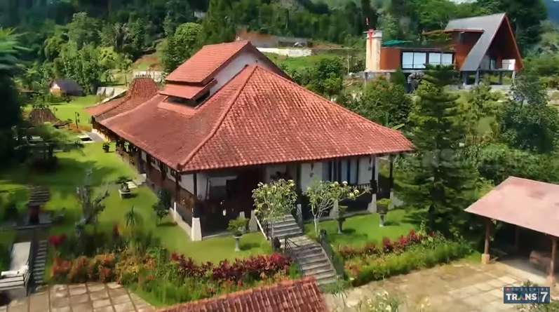 10 Potret Villa Mewah Ivy Baskara Seluas 1,3 Hektar yang Viral, Bak Miniaturnya Indonesia!