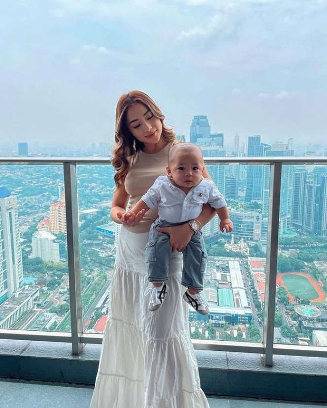 Potret Terbaru Nikita Willy Usai Jadi Ibu, Penampilannya Bikin Pangling Bak Masih Gadis!