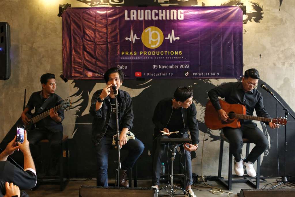 25 Tahun Jadi Drummer Ungu, Rowman Bangun Label Musik untuk Persiapan Pensiun