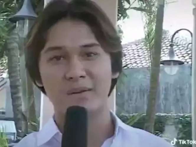 10 Transformasi Indra Bruggman, Foto-Fotonya Saat Muda Disebut Mirip Rizky Billar!