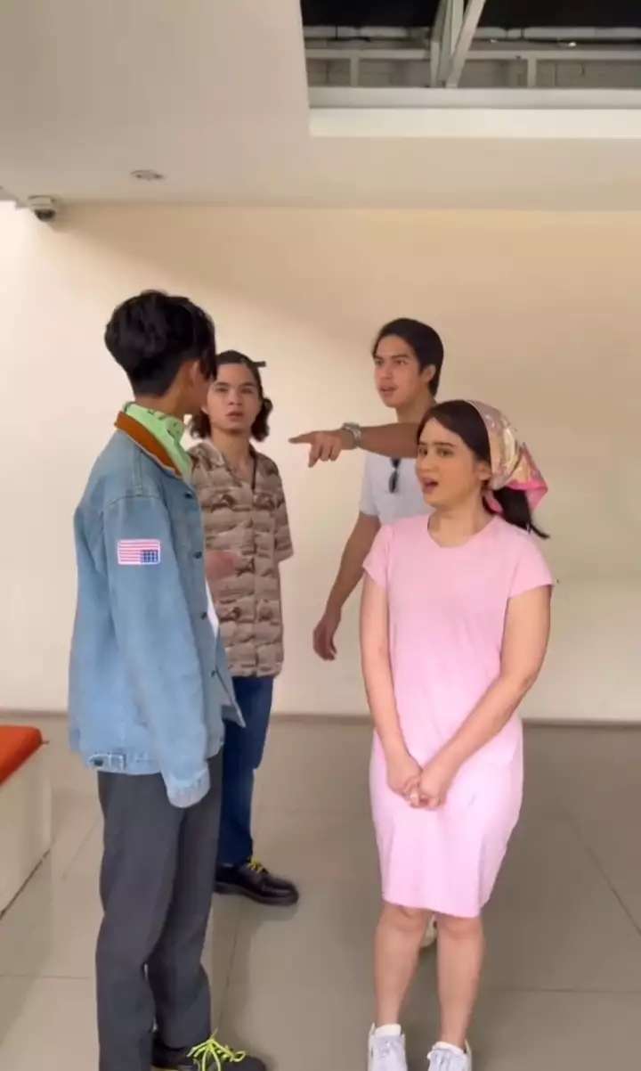 9 Potret Alif `Cepmek` Alias Dilan KW Bareng Para Artis, Semua Kena Virus `Kamu Nanyeaa`!