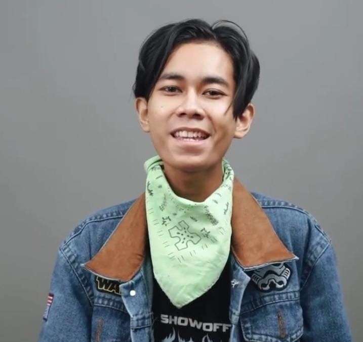 9 Potret Alif `Cepmek` Alias Dilan KW Bareng Para Artis, Semua Kena Virus `Kamu Nanyeaa`!
