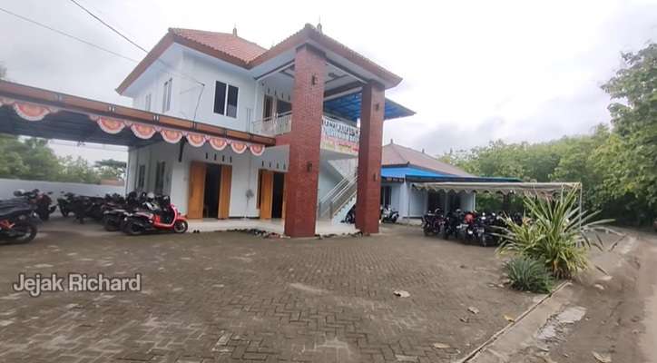 Potret Kampung TKI Korea di Lereng Gunung Ponorogo, Rumahnya Bikin Melongo, Super Mewah Bak Istana!
