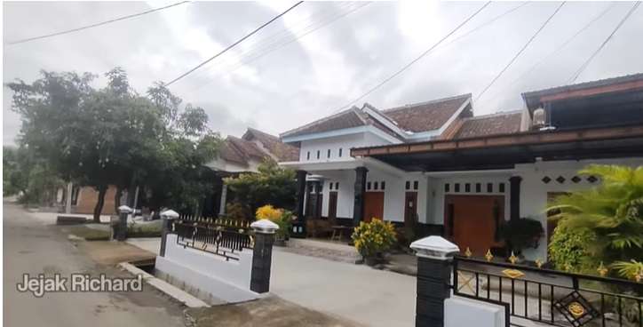 Potret Kampung TKI Korea di Lereng Gunung Ponorogo, Rumahnya Bikin Melongo, Super Mewah Bak Istana!
