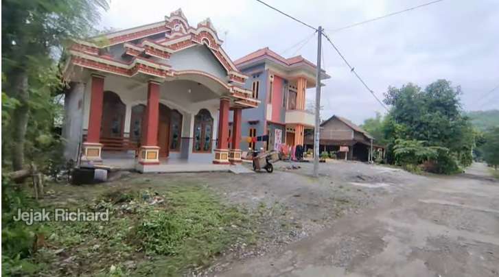Potret Kampung TKI Korea di Lereng Gunung Ponorogo, Rumahnya Bikin Melongo, Super Mewah Bak Istana!